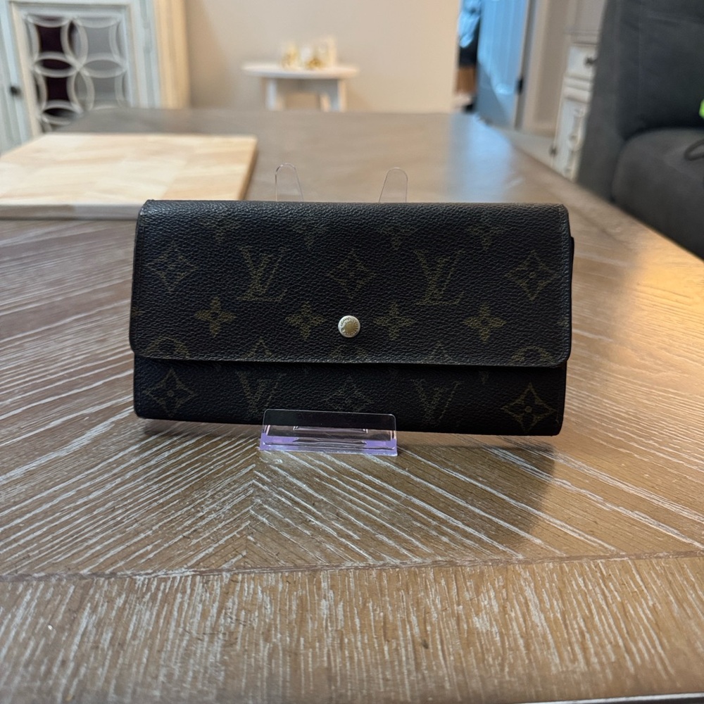 Louis Vuitton Monogram Canvas Sarah long wallet.
